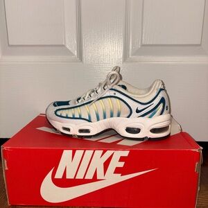 Nike Kids Sneakers - White and Navy